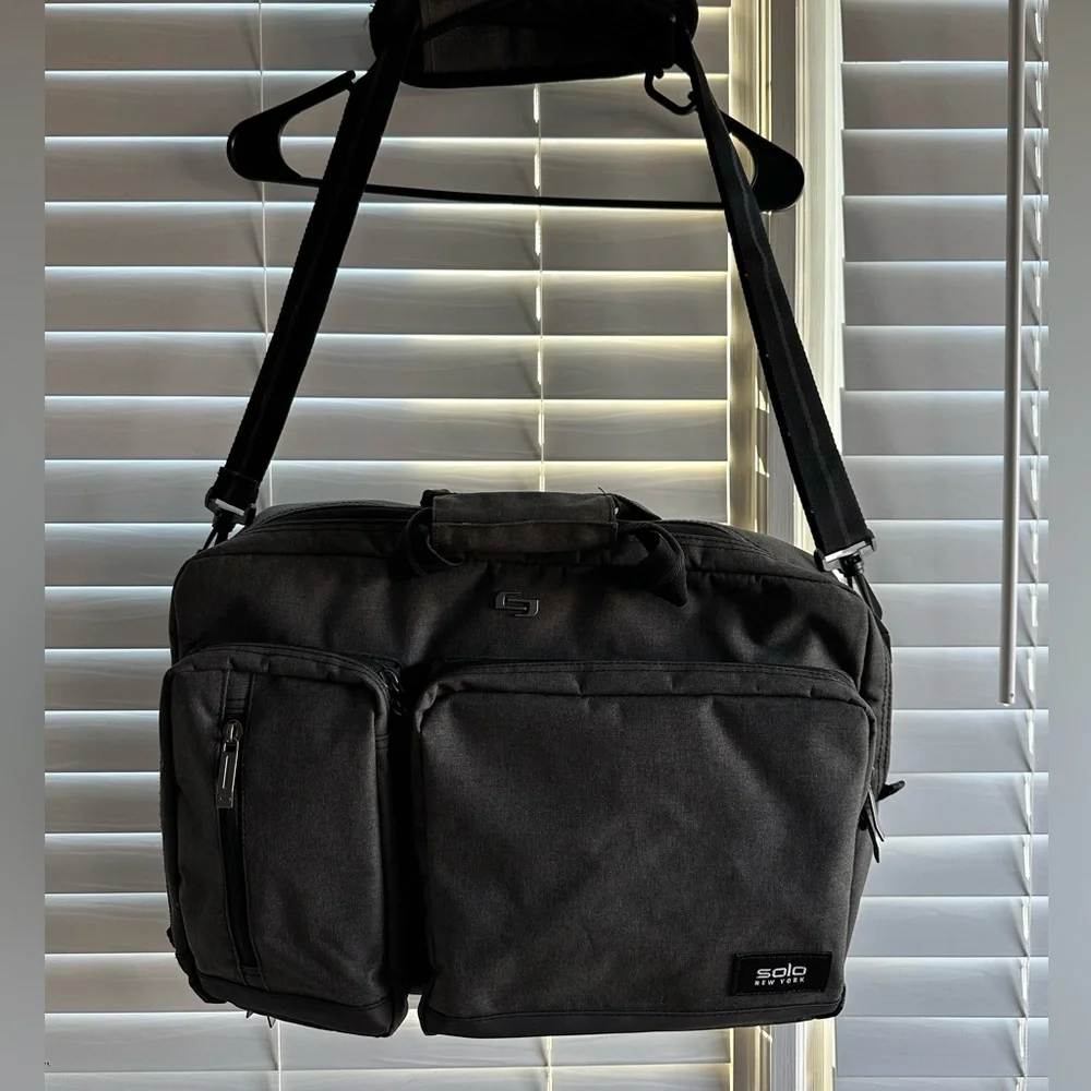 Laptop Bag! You Can Carry On Your Shoulder Or Your Back! Best Offer Accepted!🖤🖤